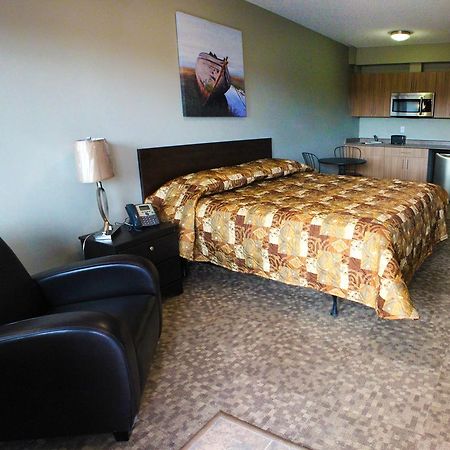 Alberta Beach Inn And Suites Екстериор снимка