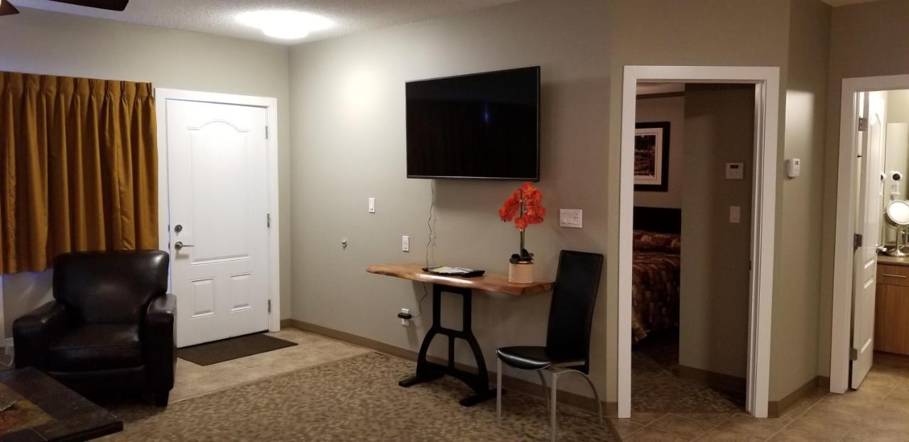 Alberta Beach Inn And Suites Екстериор снимка