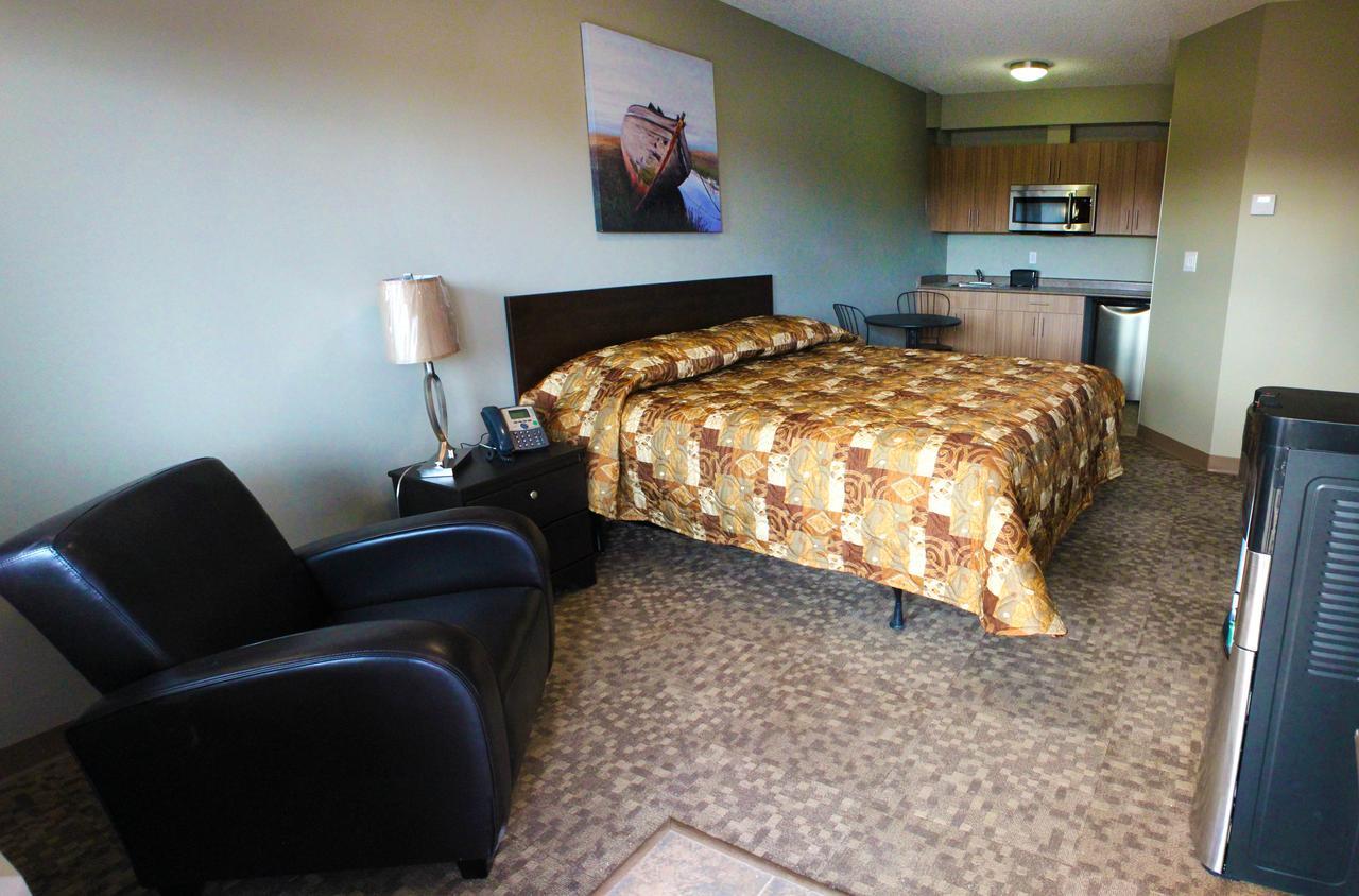 Alberta Beach Inn And Suites Екстериор снимка